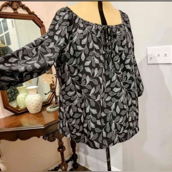 NEW 1X Blk Leaf Blouse - Picture 3 of 8